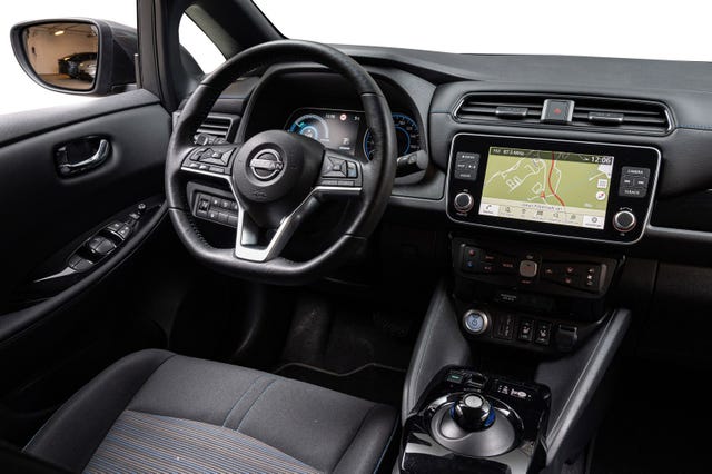 2022 NISSAN LEAF - 24