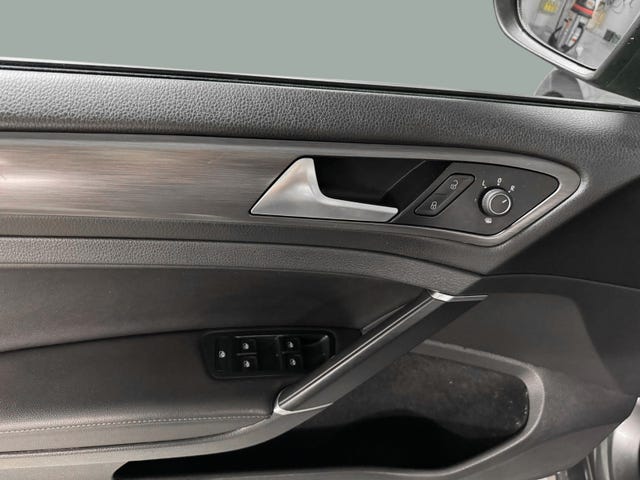 2018 VOLKSWAGEN GOLF - 10