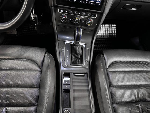 2018 VOLKSWAGEN GOLF - 16