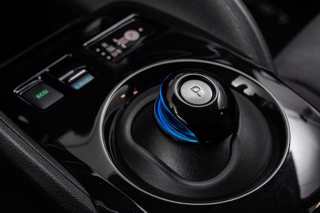 2022 NISSAN LEAF - 16
