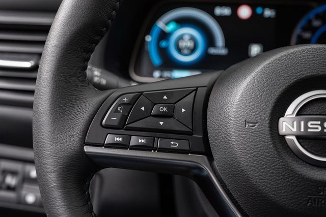 2022 NISSAN LEAF - 12