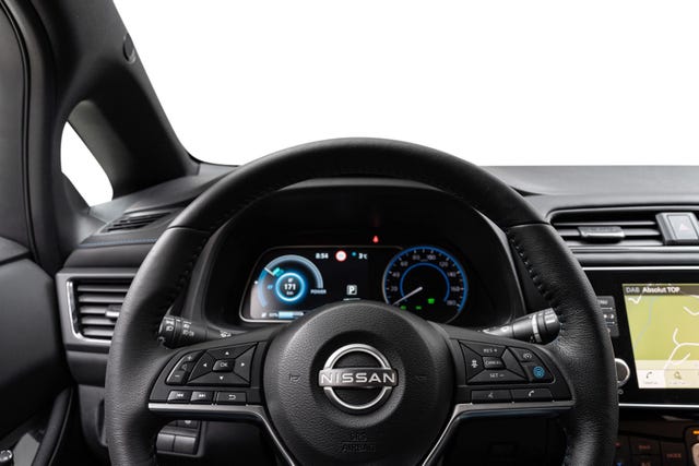 2022 NISSAN LEAF - 11