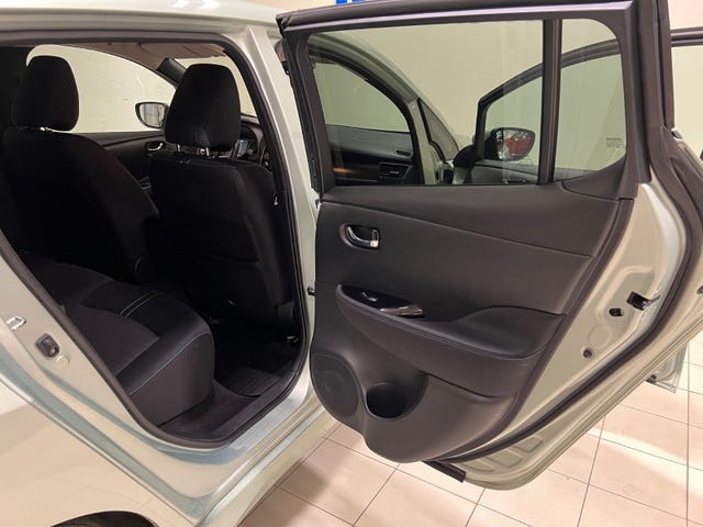 2018 NISSAN LEAF - 17