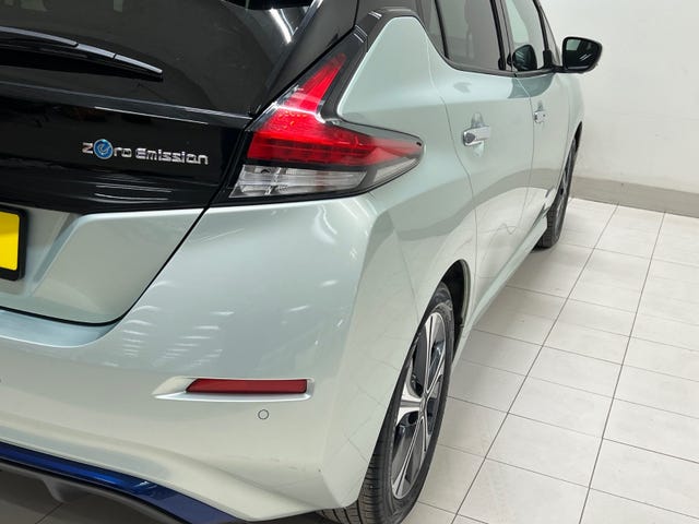 2018 NISSAN LEAF - 12