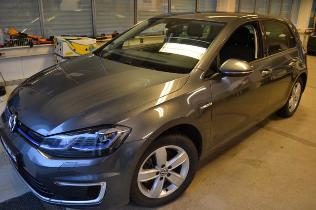 WVWZZZAUZJW901226 2018 VOLKSWAGEN GOLF-1
