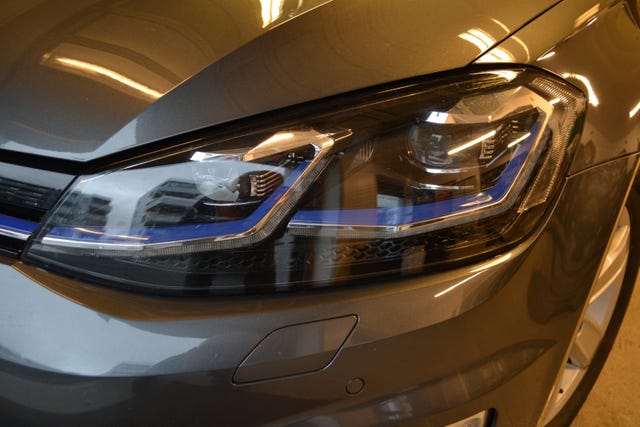 WVWZZZAUZJW901226 2018 VOLKSWAGEN GOLF-4