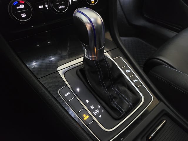 2015 VOLKSWAGEN GOLF - 25