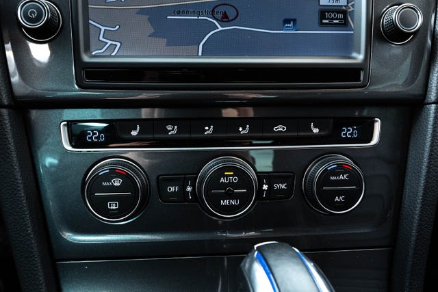 2015 VOLKSWAGEN GOLF - 19