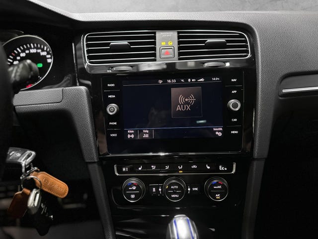 2018 VOLKSWAGEN GOLF - 24