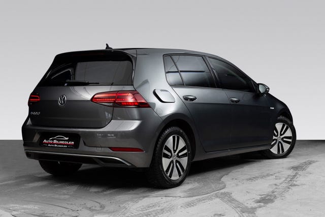 WVWZZZAUZJW908272 2018 VOLKSWAGEN GOLF-1
