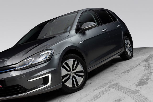 WVWZZZAUZJW908272 2018 VOLKSWAGEN GOLF-2
