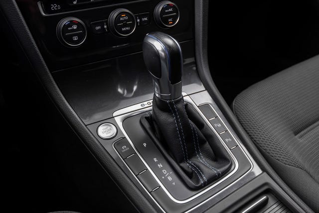 2018 VOLKSWAGEN GOLF - 27