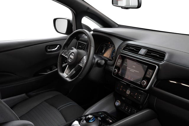 2022 NISSAN LEAF - 23