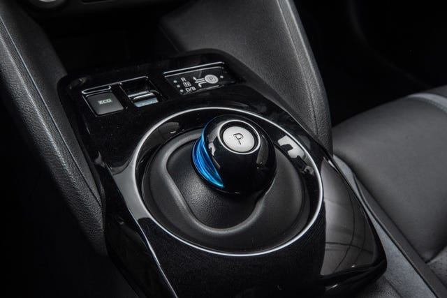 2022 NISSAN LEAF - 11