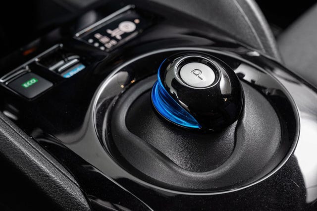 2022 NISSAN LEAF - 16
