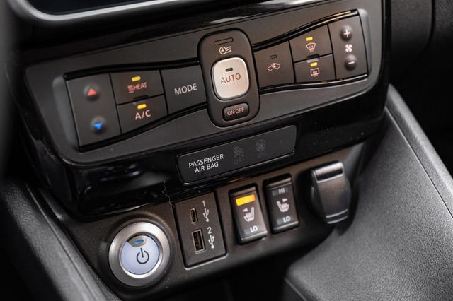 2022 NISSAN LEAF - 17