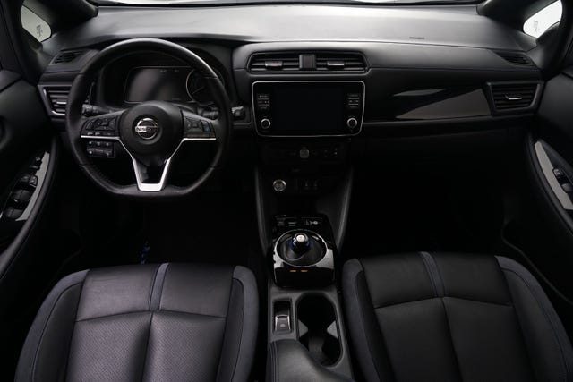 2022 NISSAN LEAF - 8
