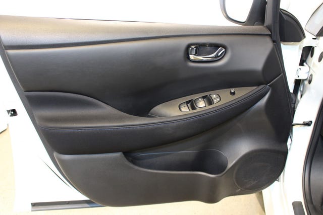 2022 NISSAN LEAF - 11