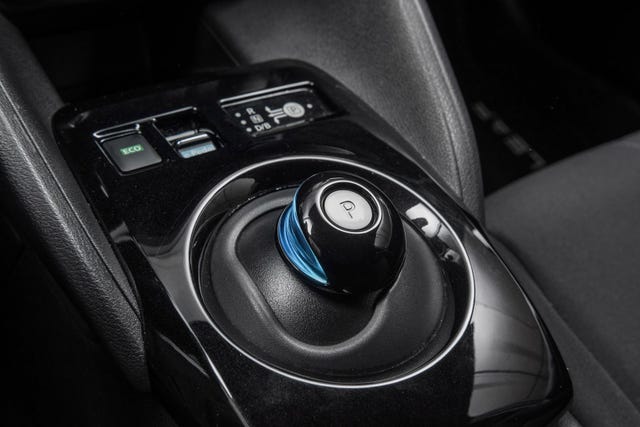 2022 NISSAN LEAF - 11