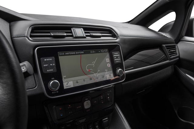 2022 NISSAN LEAF - 19