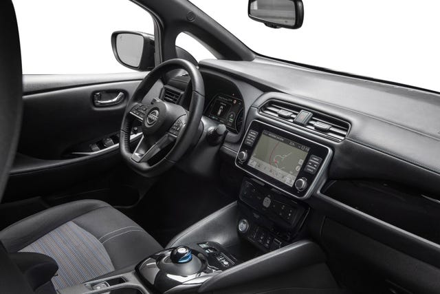 2022 NISSAN LEAF - 25
