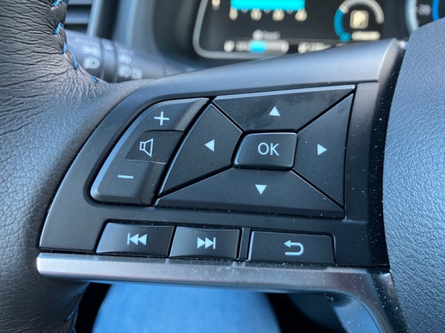 2022 NISSAN LEAF - 11