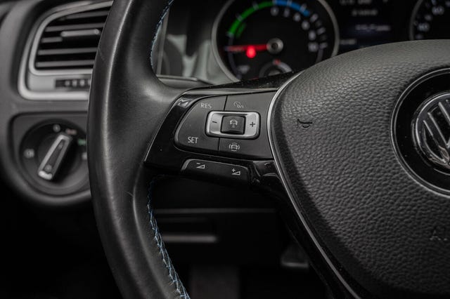 2019 VOLKSWAGEN GOLF - 19