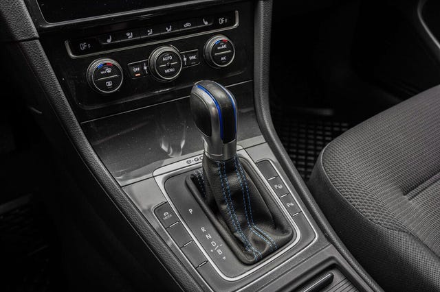 2019 VOLKSWAGEN GOLF - 17