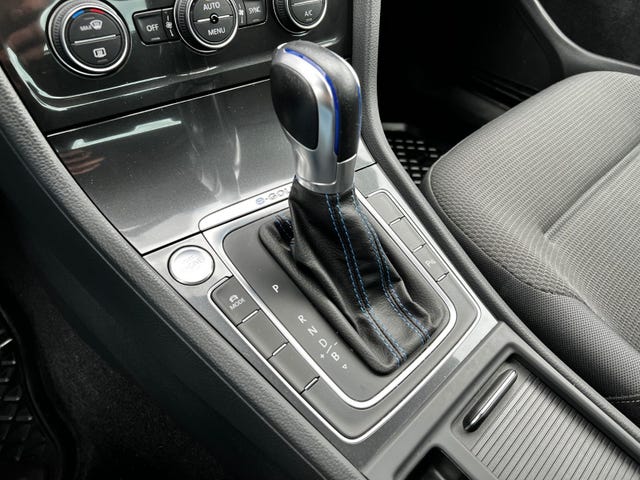 2018 VOLKSWAGEN GOLF - 19