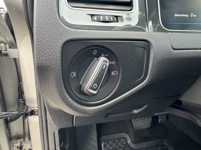 2019 VOLKSWAGEN GOLF - 19