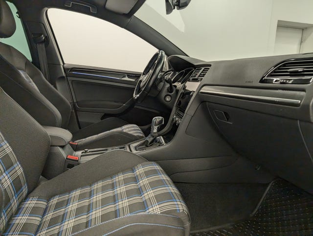 2019 VOLKSWAGEN GOLF - 50
