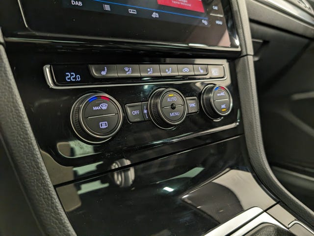 2019 VOLKSWAGEN GOLF - 31