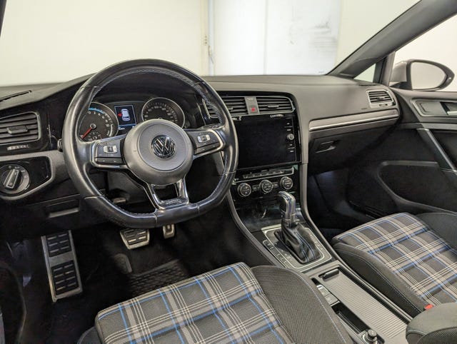 2019 VOLKSWAGEN GOLF - 19