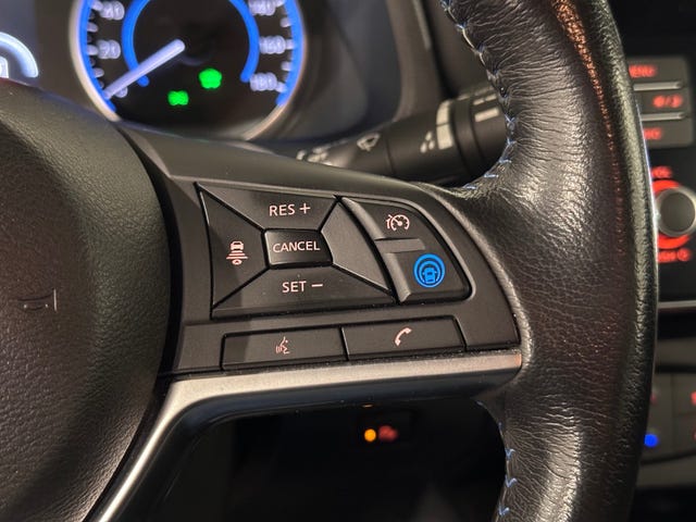 2018 NISSAN LEAF - 16