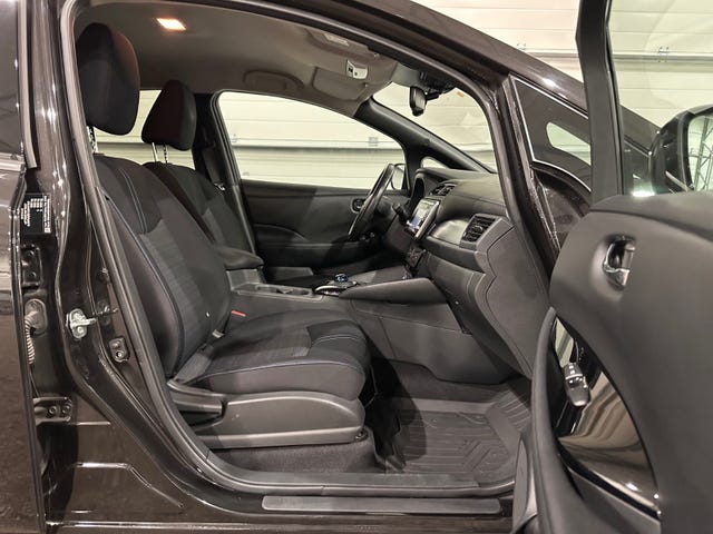 2018 NISSAN LEAF - 9