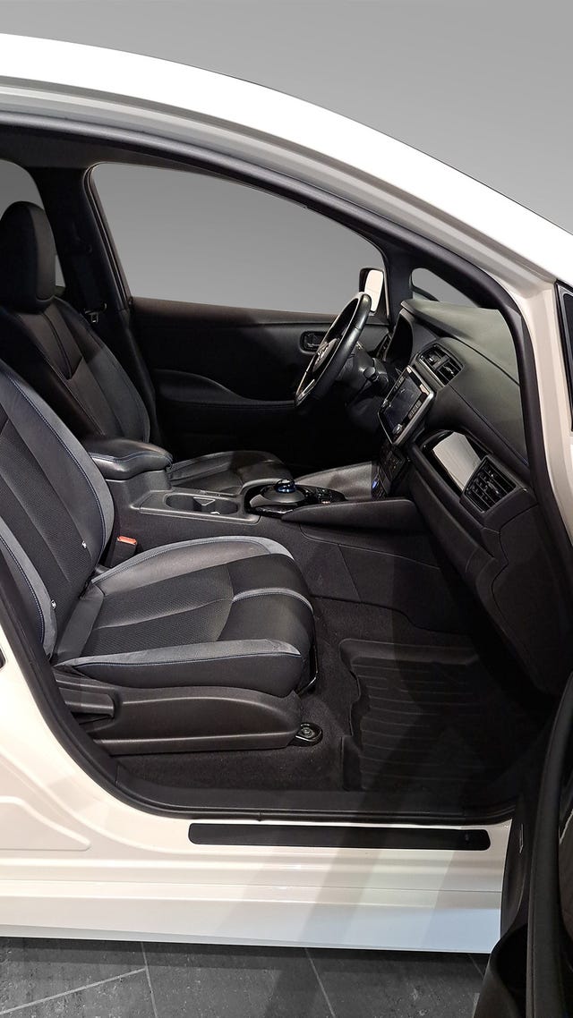2021 NISSAN LEAF - 21