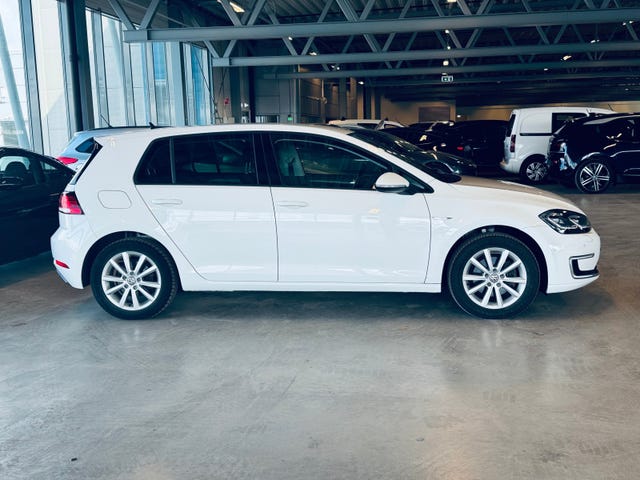 WVWZZZAUZJW901140 2018 VOLKSWAGEN GOLF-4