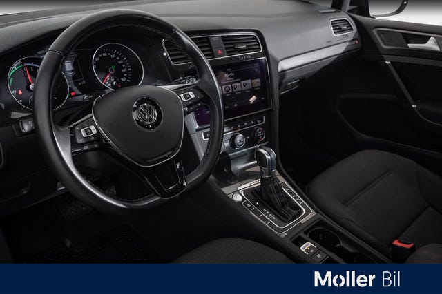 2019 VOLKSWAGEN GOLF - 19