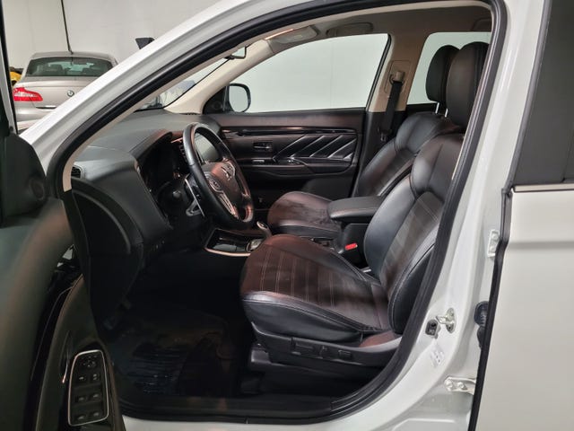 2020 MITSUBISHI OUTLANDER - 11