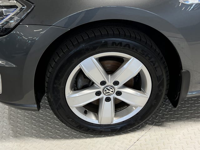 2018 VOLKSWAGEN GOLF - 18