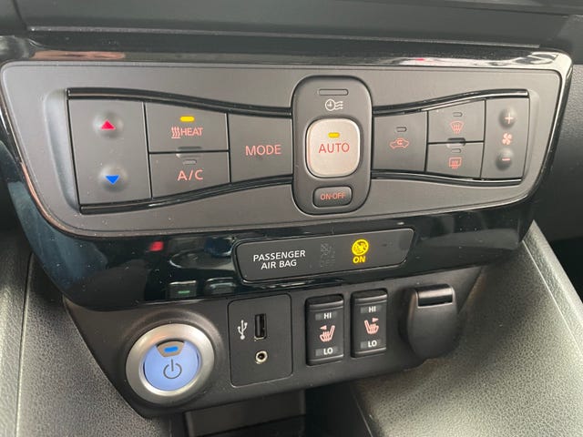 2018 NISSAN LEAF - 18