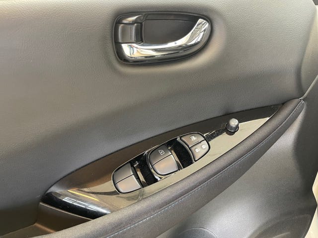 2018 NISSAN LEAF - 12