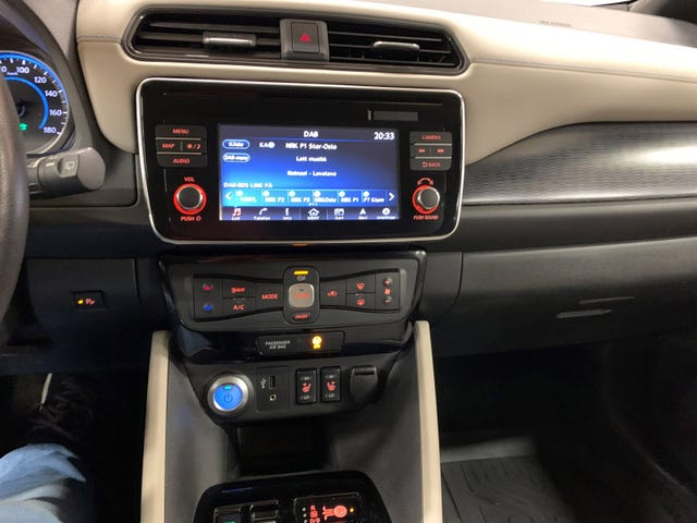 2018 NISSAN LEAF - 11