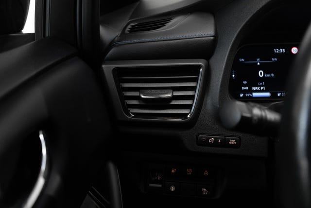 2021 NISSAN LEAF - 25