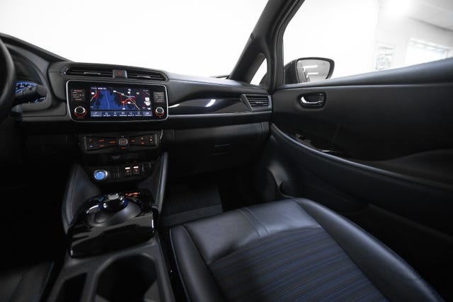 2021 NISSAN LEAF - 11