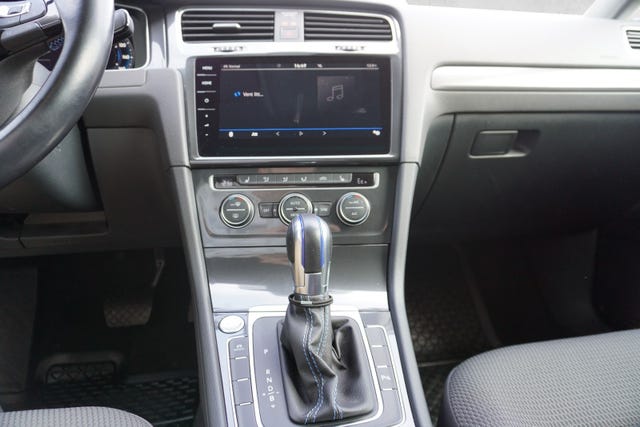 2019 VOLKSWAGEN GOLF - 19