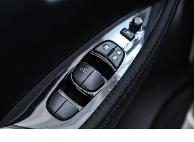 2021 NISSAN LEAF - 23