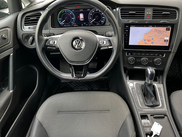 2018 VOLKSWAGEN GOLF - 18