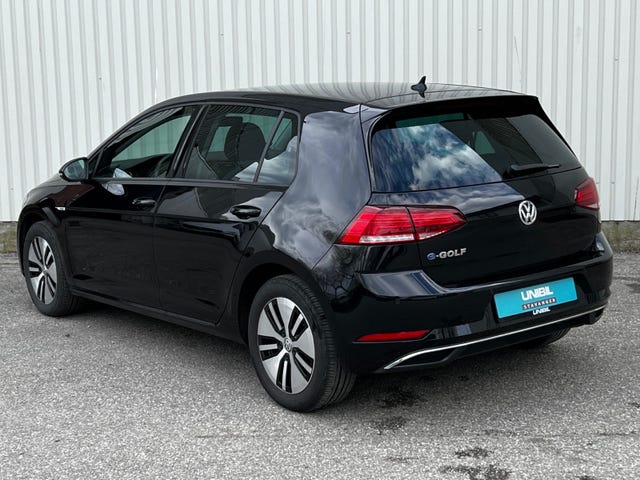 WVWZZZAUZJW909812 2018 VOLKSWAGEN GOLF-1