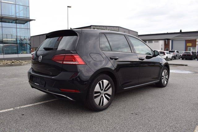 WVWZZZAUZJW903914 2018 VOLKSWAGEN GOLF-4